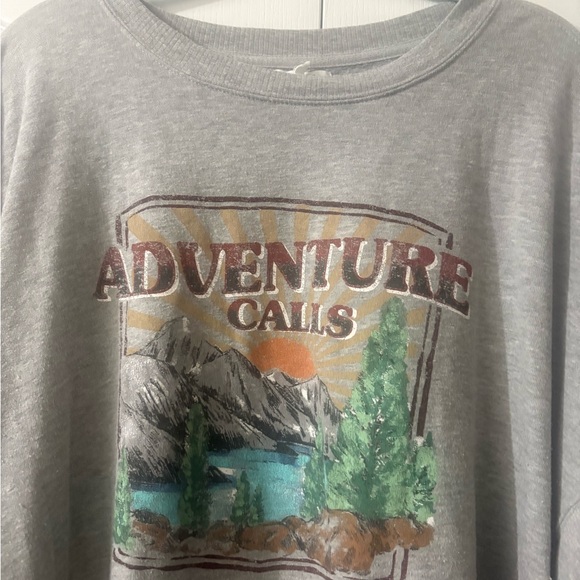 torrid Tops - Torrid Gray Adventure calls crew neck Graphic Sweatshirt with side slit size 4X